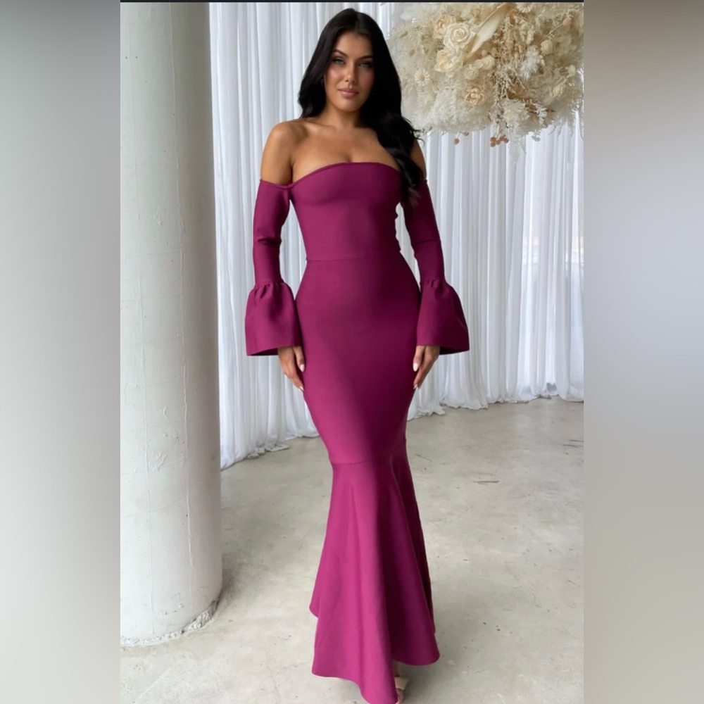 NWT Elliatt $220 Off-Shoulder Wine Dress Size Small